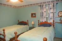 Pet Friendly - 6 mi from National Park, Blossom Music