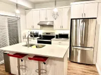 3 BR. 3BA. IMMACULATE TOWNHOME IN DRAPER 德雷珀酒店