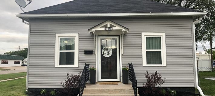 Updated kitchen, Close to downtown, Pet friendly, Privacy fenced backyard! Hotels in Kearney