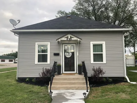 Updated kitchen, Close to downtown, Pet friendly, Privacy fenced backyard! Отели рядом с достопримечательностью «Парк Харви»