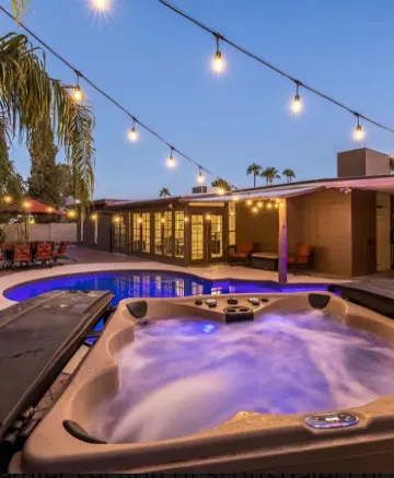 Resort Style Home With AC, Pool, Hot Tub, 900sq Putt Putt, WiFi in Scottsdale