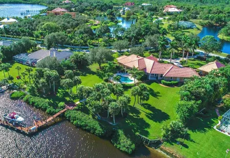 Gorgeous Gated Getaway Отели рядом с достопримечательностью «Порт-Сент-Люси Ботаникал Гарденс»