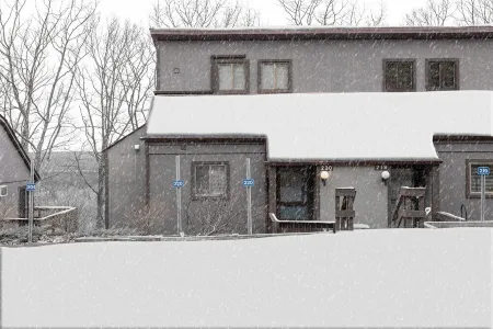 NEW! Pool/Hot tub/Summer Family Fun! On Mtn @ Camelback