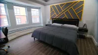Lux Stay near Patterson Park, John Hopkins, & Stadiums! Family & Pet-Friendly. - บังกะโล