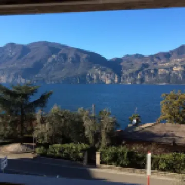 PANORAMIC APARTMENT SITUATED IN THE TOWN CENTER WITH LAKE VIEW