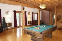 Windham castle with a view & minutes to skiing!