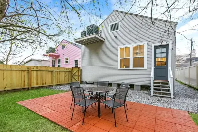 New Orleans Home Two Miles to Bourbon Street Hotels in Mid-City