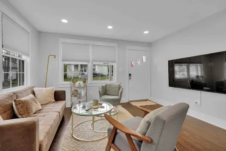 The Cottage on Royal - Historic Leesburg Home