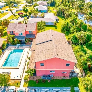 Florida Beach Hideaway – Steps from the Sand! • Pool • Fast WiFi • Free Parking