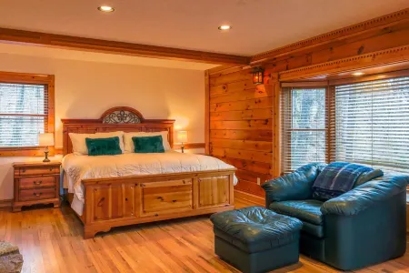 Mile High Cabin w Views, Steam Shower, Fireplaces, Pool Table, 1 Mile to Bike