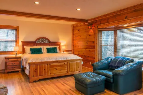 Mile High Cabin w Views, Steam Shower, Fireplaces, Pool Table, 1 Mile to Bike