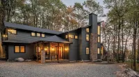 Lake Harmony Access - Swim/Beach, Arcade, Firepit, Outdoor Griddle, 8Min to Ski - 4-Star