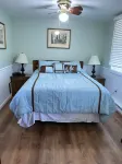 Waterfront Waterport Cottage<br>Fishing at the Dam