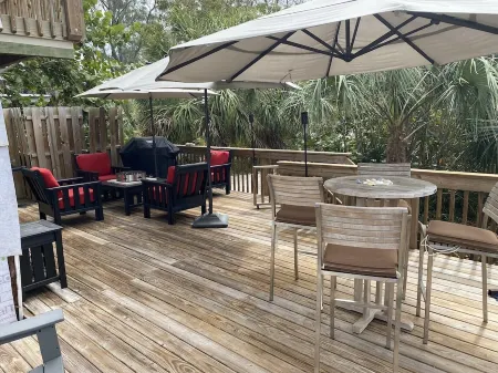 Island Beach Barn - charming vacation house with bay/dock and beach access