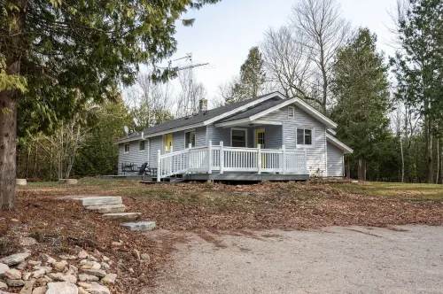 Cozy and Quiet Bailey's Harbor home: Close to Everything! Hotels in Baileys Harbor