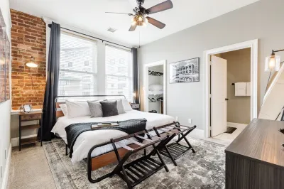 Cozy Industrial 2-KING Bdrm S. Main Street Downtown Condo w/ Foosball Table