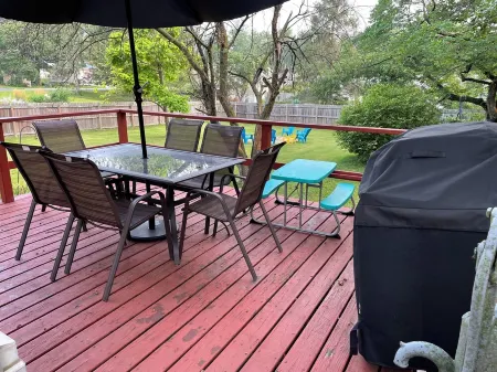 Charming 3-bedroom Cottage with AC, WiFi in lovely Eureka