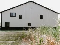 Gorgeous Industrial Loft with Open Concept Hotels in Saylor