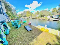 Paddle Paradise: 3/2 Bath House with Jacuzzi, Kayaks, Paddleboards & Game Room