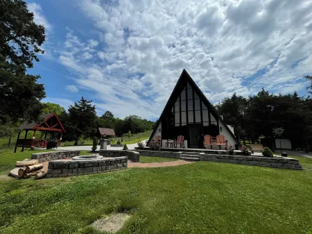 3-bedroom cabin just 30 minutes from The Outlet Shoppes of the Bluegrass