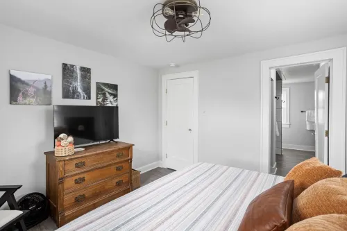 Indy Speedway Retreat: King Beds & Near Downtown