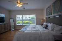 Heated pool & hot tub, one mile from beach!