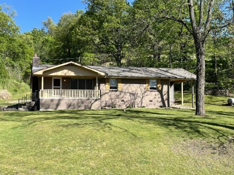 Minutes from the Illinois River, Welcome to Native Springs!