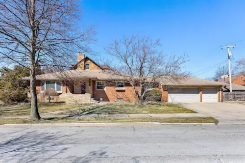 Spacious 3 BR Modern Home in Grosse Pointe Park - Jacuzzi