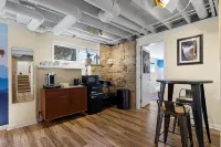 Chattanooga Suite | 5 Min Downtown | Tempurpedic | Standing Desk | 205 Mbps WiFi