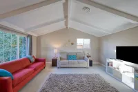 Heated Swimming Pool Retreat Near Sonoma Square