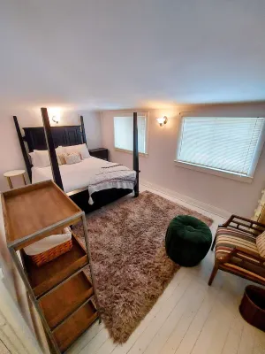 Lovely property with separate private lakefront to Silver Lake + huge backyard.
