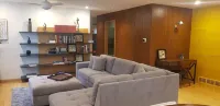 Cozy 2 bedroom house/w garage in Skokie