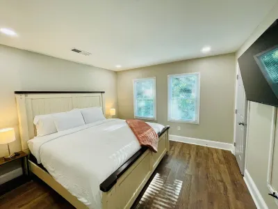 🌳 Oasis at Pine Forest 🌳 3 BR Private House FirePit Hotels near New Hans Chinese Restaurant