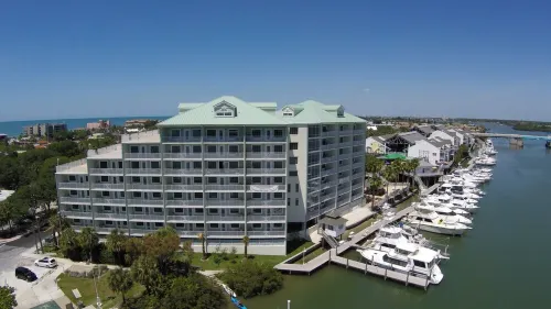 Summer Bliss Beach Condo: Steps to Irb Shores & Splash Harbour Water Park!