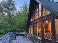 Spacious Adk 5Br Lodge, Sleeps 14, Near Gore, Firepit, Fireplace, Pets 존스버그 호텔