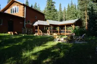Mountain Retreat with Amazing Hot Tub and Outdoor Patio Area!