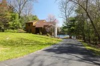 Private Lakefront on Fairview Lake - Sleeps 6-8 - balcony