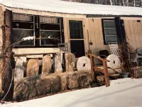 Cabin with private lake access on Cedar Cliff Lake