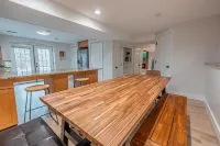 Practically Lakefront Family&Pet Friendly Poconos Perfection w/Hottub