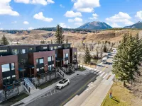 Blue River Views - Mountain/Modern with Private Hot Tub