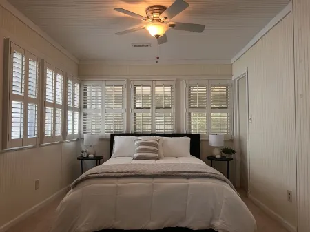 Coastal Cottage in Kill Devil Hills Отели рядом с достопримечательностью «Райт Бразерс Нешнел Мемориал»