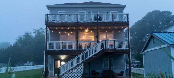 Beauty for Ashes Retreat -Luxury Waterfront 2700 SQ FT; Buckroe Beach; Sleeps 10 Hotels in Hampton