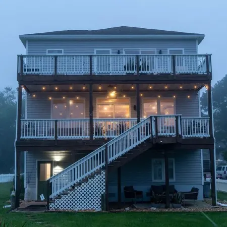 Beauty for Ashes Retreat -Luxury Waterfront 2700 SQ FT; Buckroe Beach; Sleeps 10