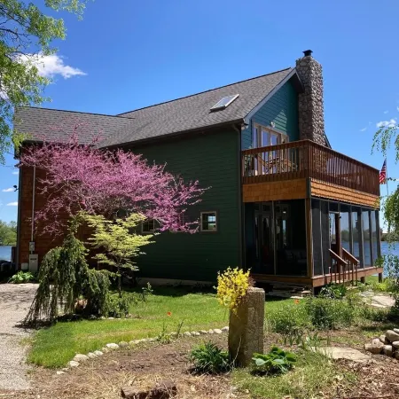 Lakefront 270 View, Beach, Hot Tub, Wineries! Summer IS Coming. Going Fast!