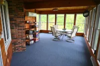 Cozy cabin in Bemidji with Sauna, Pool Table, and Lake Access