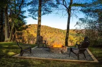 Sleep6,Hottub,Firepit & Wood,Private, Views, 30mins from App Ski Reduced Rates! Hotels in Pine Swamp