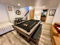 Cozy, 3-story, luxury cabin in the heart of Summerhaven!