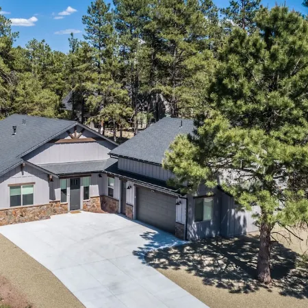 Spacious family friendly home, close to Grand Canyon, GC railroad and Rt66
