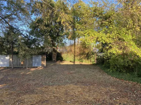 Walking distance to Baum Stadium & Razorback Greenway access across the street!