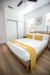 Wheelchair access/Gated resort/king bed/casita/pool/coachella/pets/ev charger